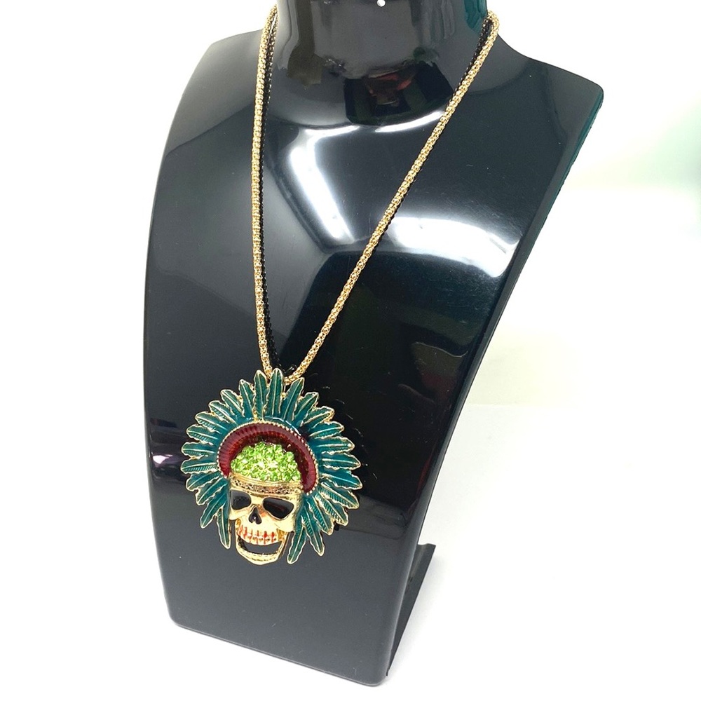 - Betsey Johnson Apache Skull Pendant Necklace. - Picture 4 of 9